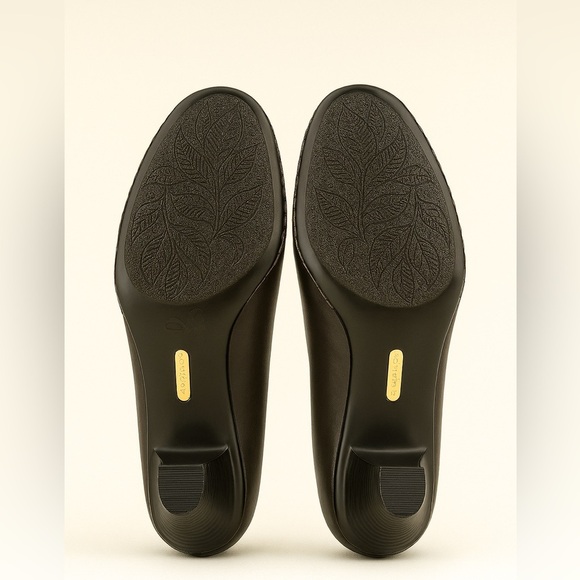 Softspots Brown Leather Heels 8.5W | Classic Round Toe Comfort Pumps - Picture 6 of 6